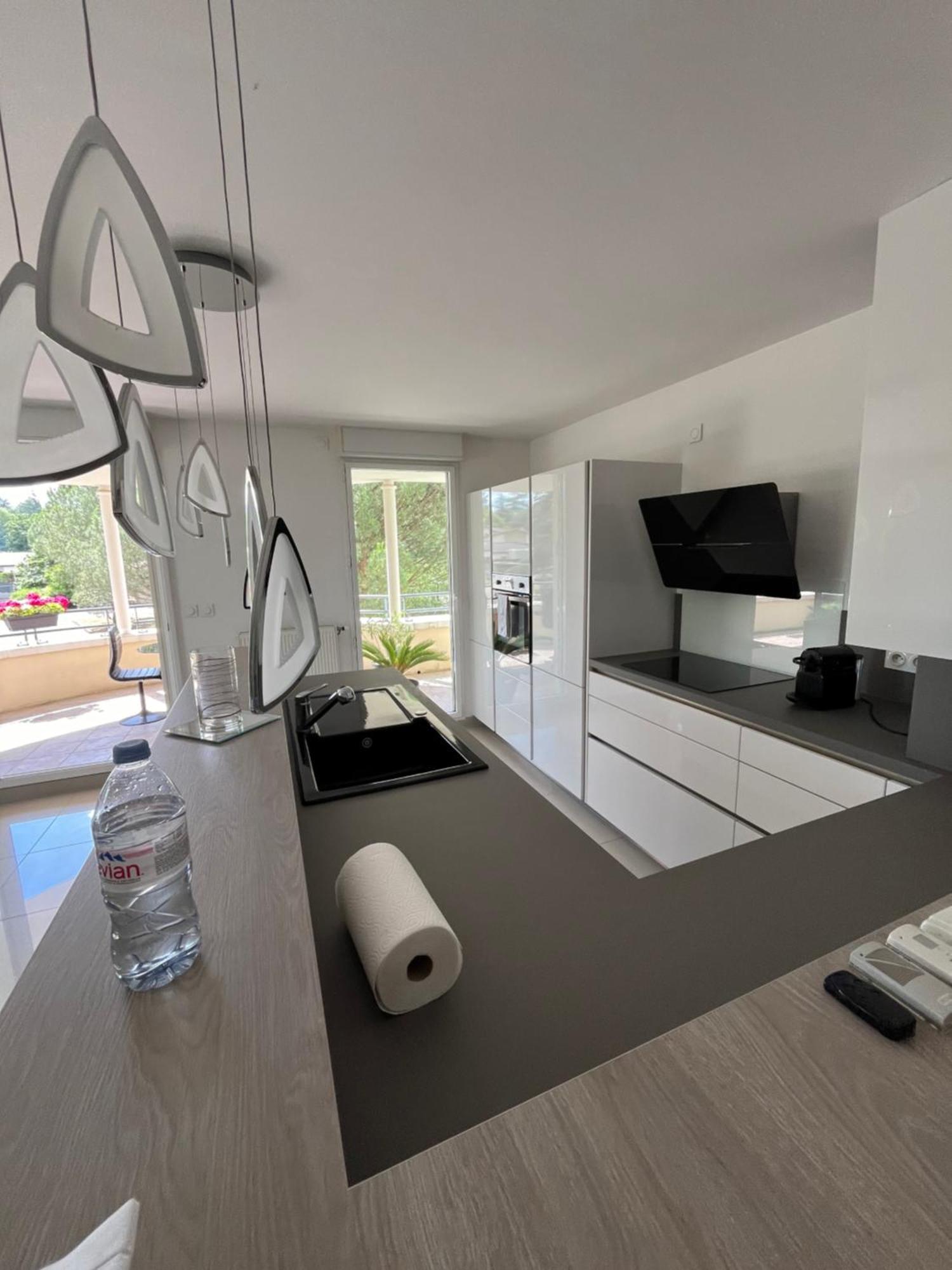 Appartement Entierement Equipe Charbonnières-les-Bains Extérieur photo