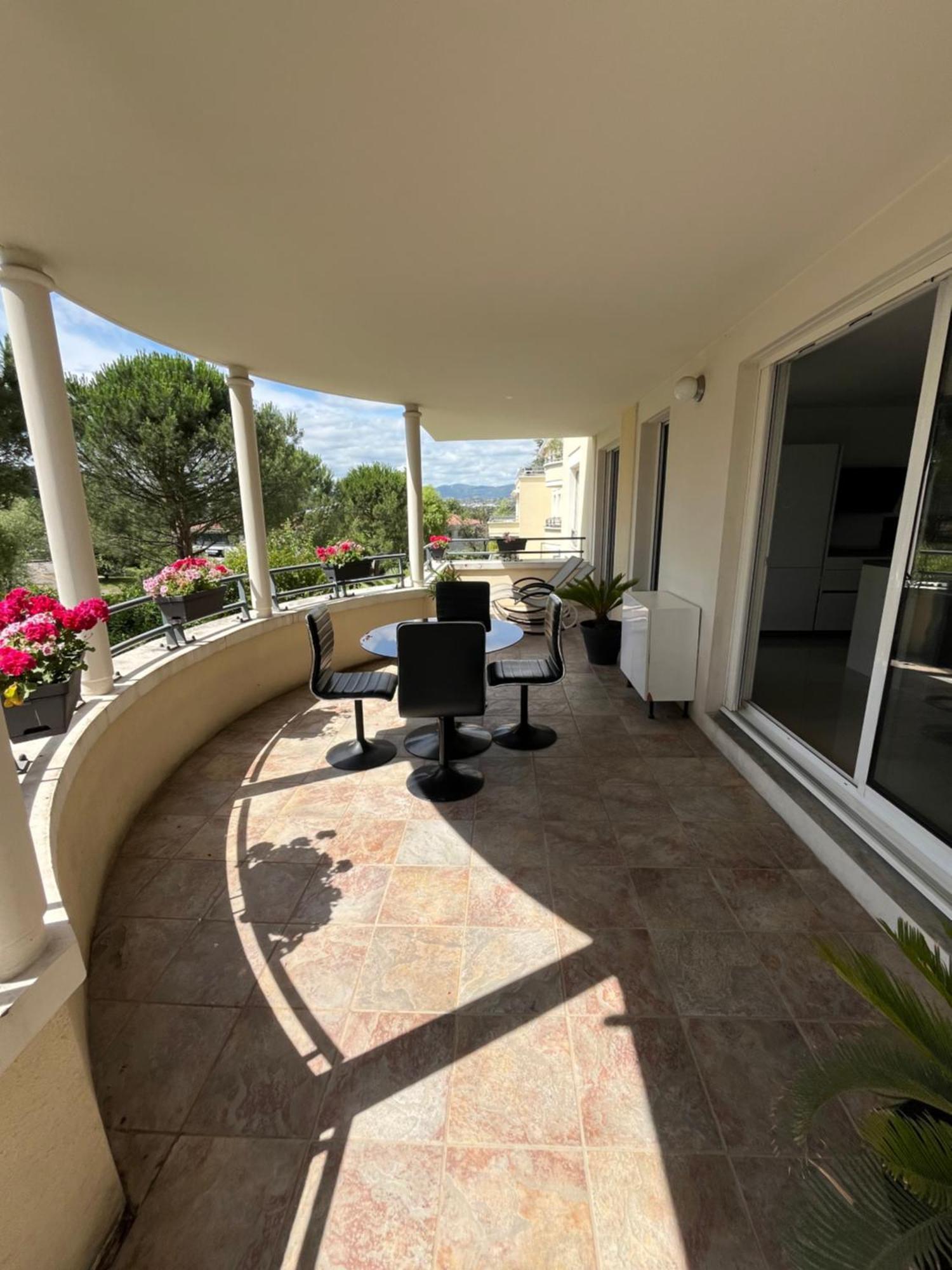 Appartement Entierement Equipe Charbonnières-les-Bains Extérieur photo