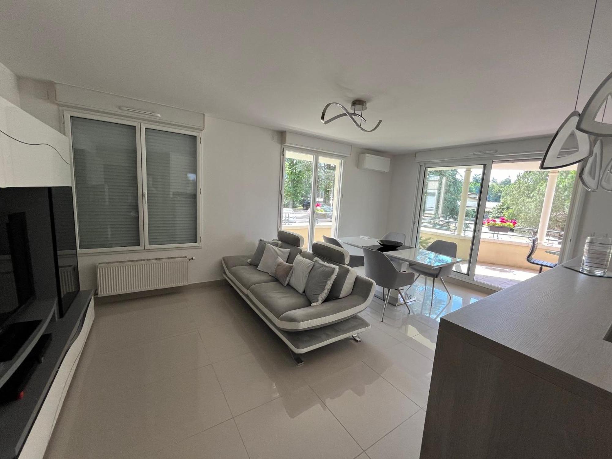 Appartement Entierement Equipe Charbonnières-les-Bains Extérieur photo