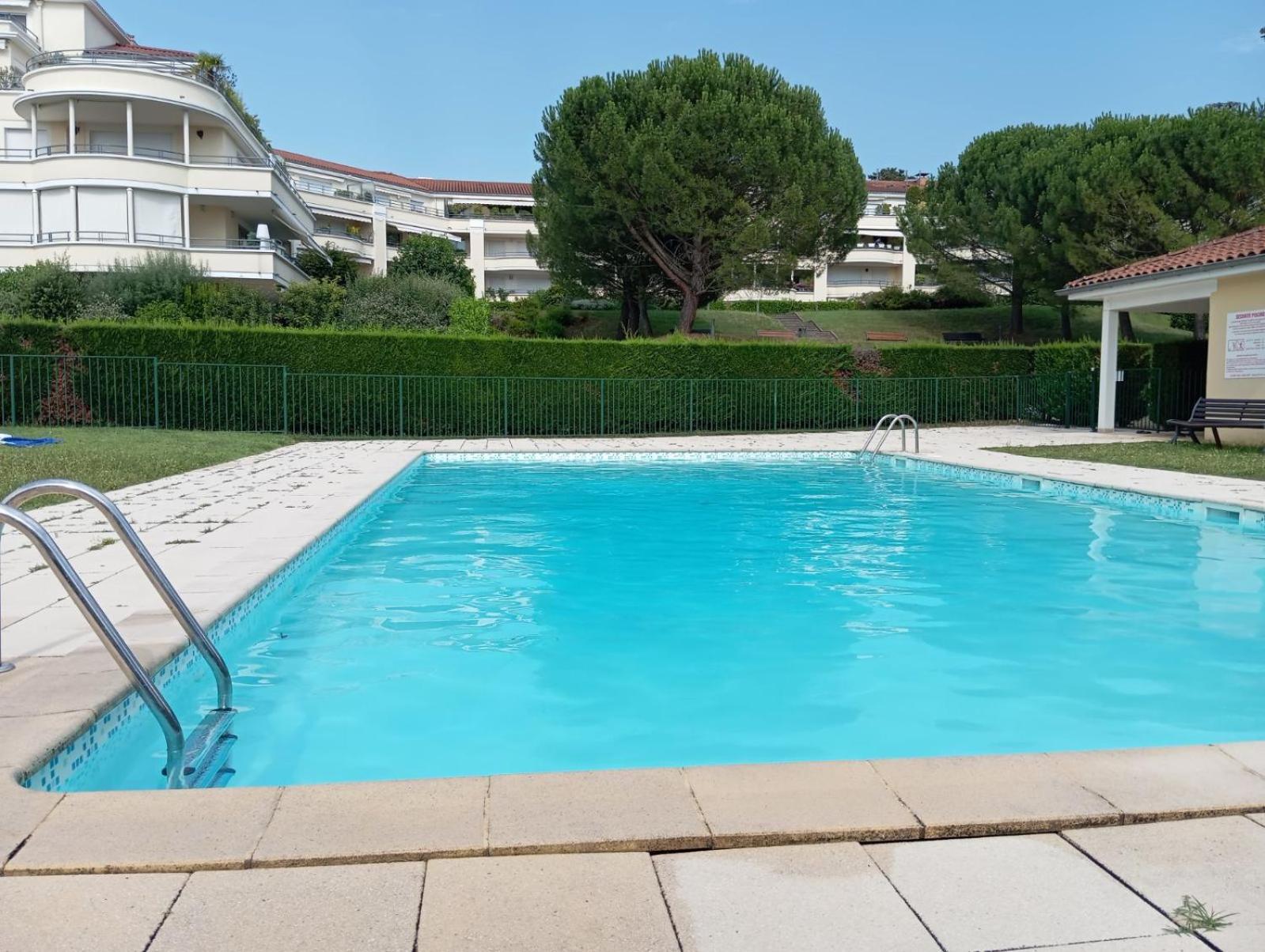 Appartement Entierement Equipe Charbonnières-les-Bains Extérieur photo